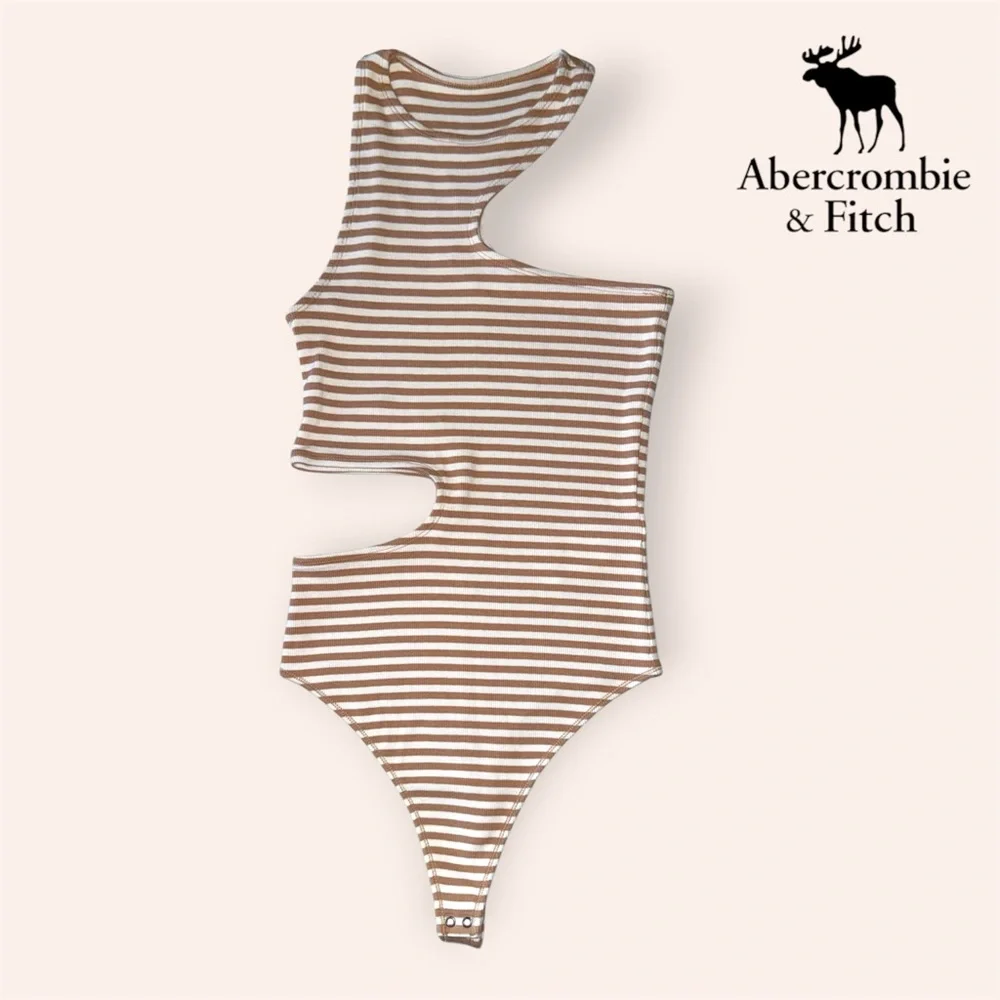 🛍️SALE🛍️Abercrombie & Fitch Women’s Rib Sleeveless Striped Bodysuit with Cutouts - Picture 2 of 7